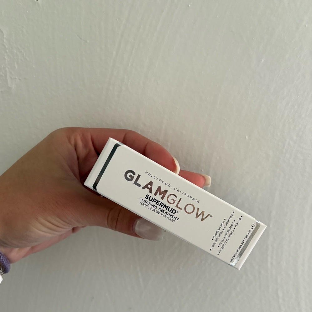 GLAMGLOW Supermud Charcoal Cleansing Mask – White Tube with Charcoal Gray Mask - Picture 4 of 5